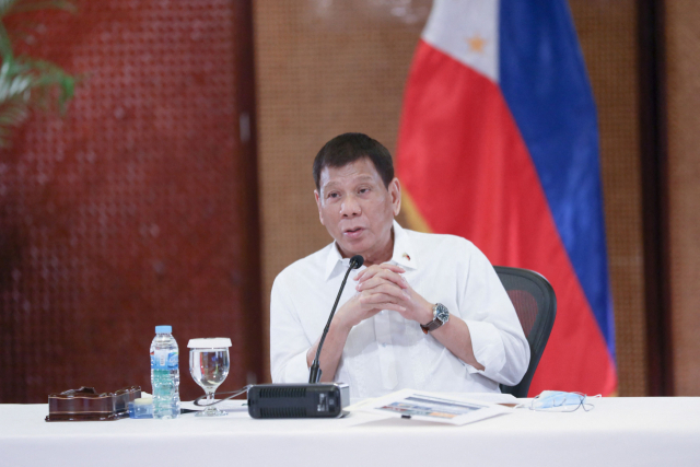 로드리고 두테르테 필리핀 대통령이 신종 코로나바이러스 감염증(코로나19) 백신 접종을 거부하면 잠들었을 때 강제로 맞혀야 한다고 말해 논란이 되고 있다. /AFP연합뉴스