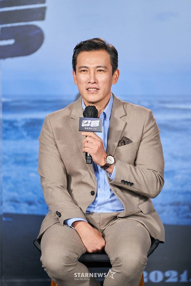 답변하는 '강릉' 배우 유오성[★포토]