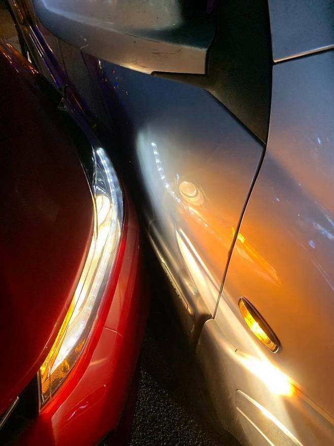 피해 차주가 공개한 사고 당시 사진. (온라인 커뮤니티 '보배드림' 갈무리)© 뉴스1