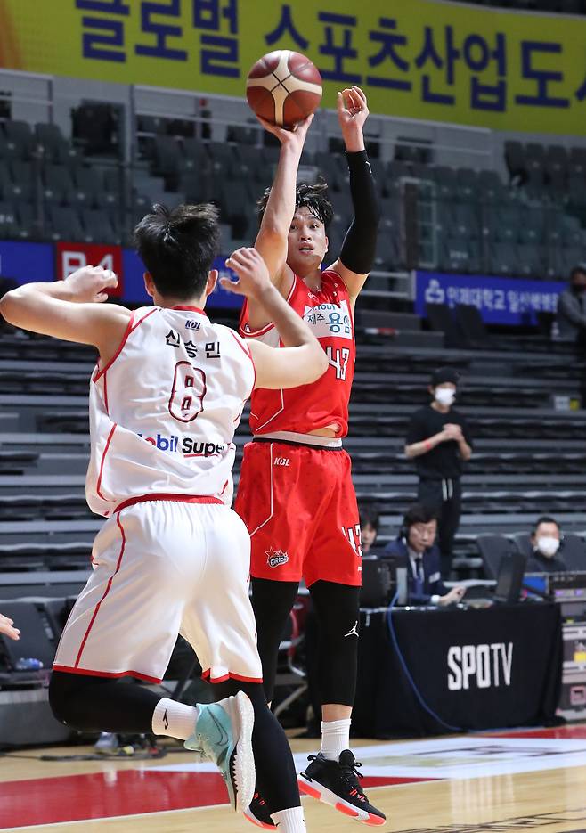 고양 오리온 이대성이 16일 한국가스공사와의 경기에서 점프슛을 시도하고 있다.(KBL 제공)© 뉴스1