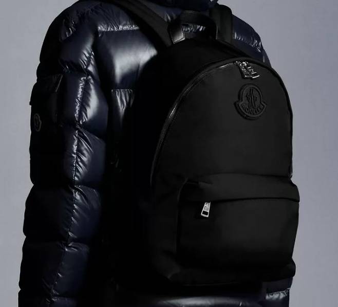 남욱 변호사가 착용한 몽클레어 백팩/몽클레어 홈페이지