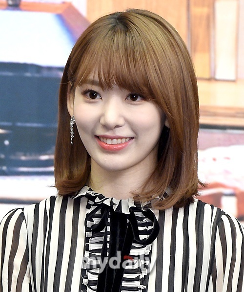 Japanese media reports that analyzed why Miyawaki Sakura, 23, from Girl Group IZ*ONE, gained popularity in Korea attract attention.On the 15th, Japan media Nikkan Gendai quoted a Korean Wave expert in Japan as analyzing why Miyawaki Sakura was popular in the Korean market.The first reason was appearance: One of the big reasons is appearance: IZ*ONE, which has shown a much more sophisticated feel than when I was working in Japan from the point of debut.Korea hair, makeup and costumes were just right together (with Sakura), he noted. (Sakura showed) the aspect of the effort was also highly appreciated in Korea.Even though I am a popular member of HKT48, I deliberately challenged the audition program of other countries because I wanted to know the answer to how far I can go in a new place.There is a good fan service and a sad personality that has been shown from the beginning, so the pro idol prize that Korean fans want was created. Miyawaki Sakura appeared in Japan group HKT48 in 2011 and cable channel Mnet Produce 48 in 2018 to announce its name in Korea.He finished second and redebuted as the project group IZ*ONE. He returned to Japan after the dismantling of IZ*ONE in April this year and graduated from HKT48 last June.Miyawaki Sakura, who has been rumored to have signed a exclusive contract with Hive, the agency of BTS, is reportedly preparing for a new girl group redebut in Korea.