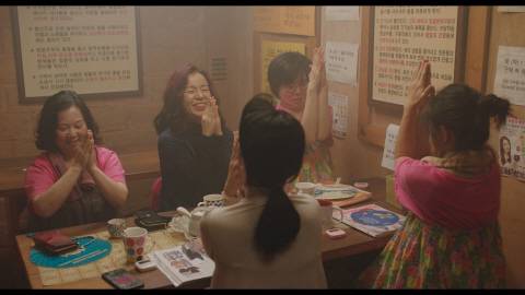 김세인 감독의 '같은 속옷을 입는 두 여자'가 제26회 부산국제영화제에서 5관왕에 올랐다.