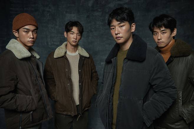 코오롱 FnC는 남성복 ‘시리즈’의 인기 상품이었던 겨울용 점퍼를 기존 3종에서 5종으로 확대 출시했다. /코오롱 FnC