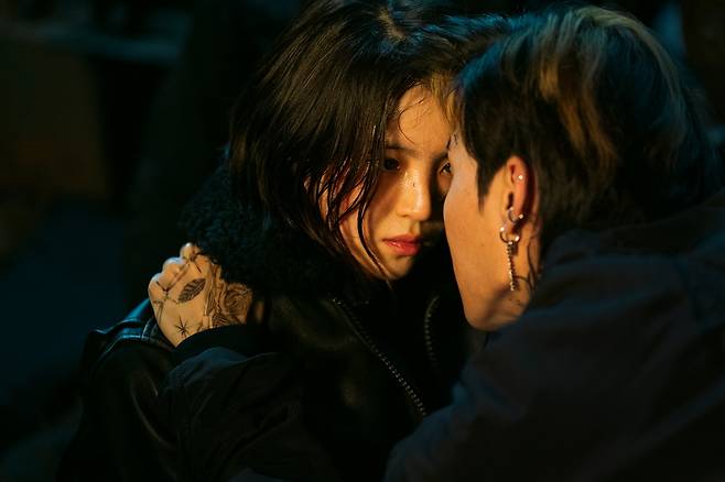 '마이 네임'은 전 세계 동시 공개 다음날인 16일 총 42개국에서 '오늘의 톱10' 평균 6.3위를 기록했다. 사진은 '마이 네임' 스틸컷. /사진제공=넷플릭스