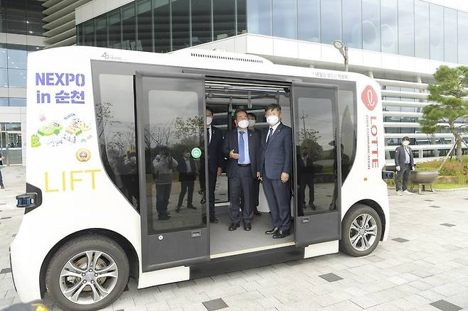 [순천=뉴시스]  '2021 NEXPO in 순천'에서 롯데정보통신이 선보인  자율주행 셔틀. (사진=순천시청 제공) *재판매 및 DB 금지