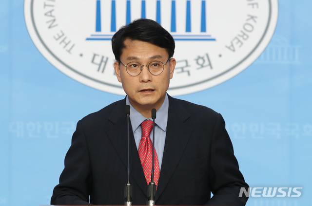 [서울=뉴시스] 김진아 기자 = 윤상현 국민의힘 의원. 2020.06.08. bluesoda@newsis.com