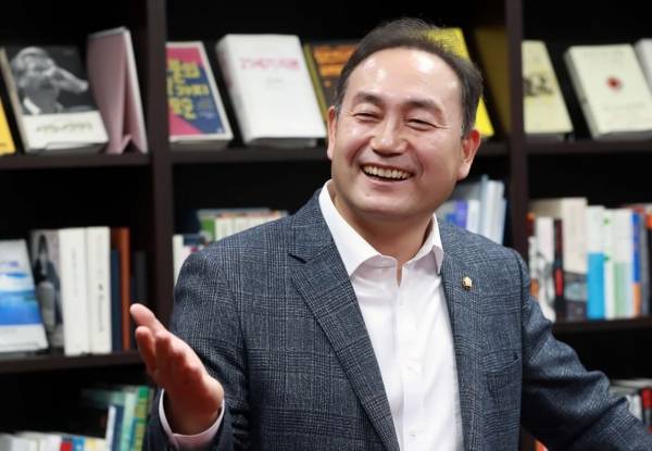 김원이 국회의원은 국민건강보험공단으로부터 자료를 제출받아 5개 주요 정신과 질환으로 의료기관을 찾은 사람이 모두 증가한 것으로 나타났다고 밝혔다. ⓒ김원이 의원실