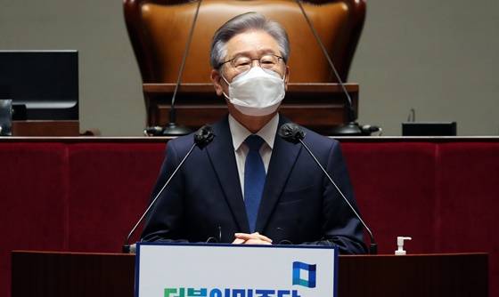 이재명 더불어민주당 대선 후보가 지난 15일 오전 서울 여의도 국회 예결위회의장에서 열린 더불어민주당 의원총회에서 발언하고 있다. 사진=뉴시스