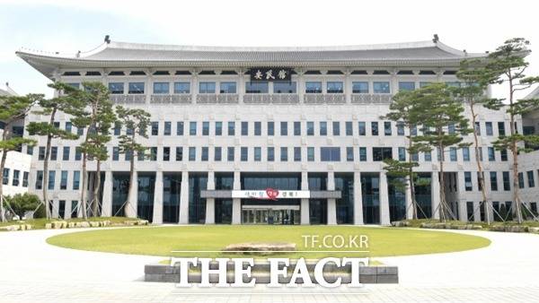 경북도는 인구감소가 전국 광역단체 중에서 가장 많은 것으로 나타나 ‘행정안전부 지정 인구감소지역’으로 선정됐다.경북도청 전경./더팩트DB