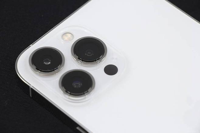 아이폰 13 프로 맥스 카메라. 출처=IT동아