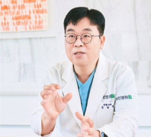 해운대 부민병원 문규필 센터장은 “마코 로봇 인공관절 수술은 정확한 뼈 절삭으로 일상 복귀가 빠르다”고 말했다. 인성욱 객원기자