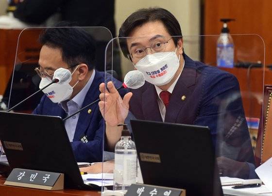 강민국 국민의힘 의원이 7일 서울 여의도 국회에서 열린 정무위원회의 금융감독원에 대한 국정감사에서 질의하고 있다. 뉴스1