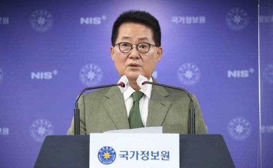 박지원 국가정보원장은 18일 애브릴 헤인스 미 국가정보국 국장, 다키자와 히로아키 일본 내각정보관과 한미일 정보기관장 회동을 갖는다. 이 자리에선 최근 문재인 정부가 주력하고 있는 종전선언을 둘러싼 3국의 입장이 논의될 예정이다. [연합뉴스]