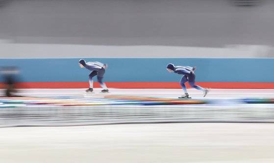 지난달 16일 서울 노원구 태릉국제스케이트장에서 열린 2021-2022시즌 국제빙상경기연맹(ISU) 스피드스케이팅 월드컵 파견대표 선발전 모습. [연합뉴스]