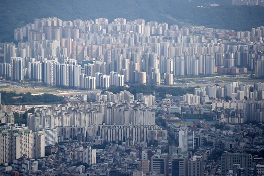 국토연구원 부동산시장연구센터에 따르면 9월 서울 주택 매매시장 소비심리지수는 142.8로 전월(148.9)보다 6.1포인트 내려갔다. /사진=뉴시스