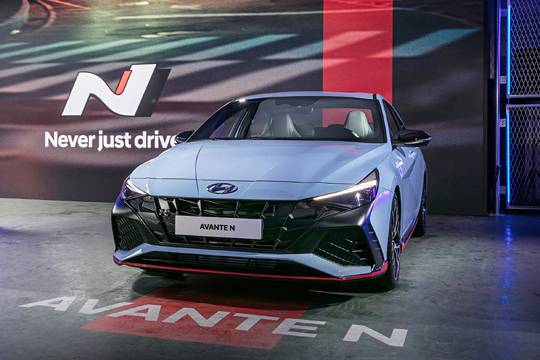 현대자동차는 최고출력 280마력, 최대토크 40㎏f·m의 동력성능을 갖춰 일상부터 고성능 서킷에서도 주행 가능한 고성능차 아반떼 N을 지난 7월 출시했다.   현대자동차 제공