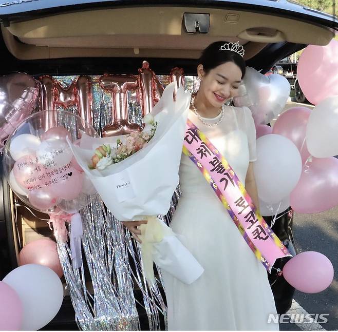 [서울=뉴시스] 신민아. 2021.10.18. (사진 =에이엠엔터테인먼트 SNS 캡처) photo@newsis.com