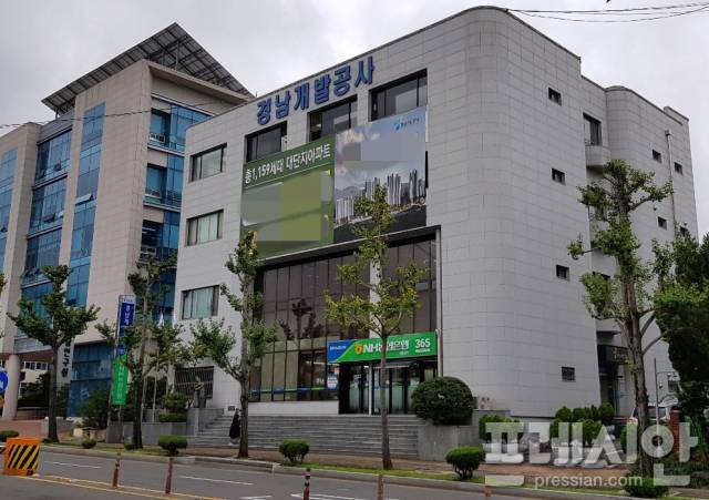 ▲경남개발공사가 발송한 편입토지 소유자 개인정보 제공 요청 안내문 논란이 확대되며 제도적 보완과 강화 필요성이 커지고 있다. ⓒ프레시안(김병찬)