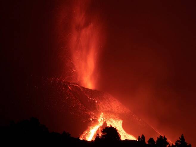 지난 17일 촬영된 라팔마 화산의 모습. 사진=EPA 연합뉴스