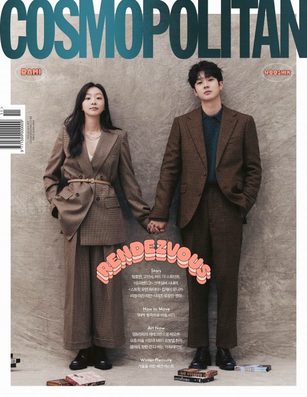 Actor Choi Woo-shik and Kim Da-mi, who appear among the lovers who broke up in SBS Drama That Year scheduled to air in the second half of the year, covered the November issue of fashion magazine Cosmopolitan.The two mens chemis were seen on the two-piece cover; Kim Da-mi and Choi Woo-shik in brown suits, holding hands together, looked memorable.The other cover contained a moment of sweet love. The way they looked at each other with their falling eyes.Real Couple Moment also continued in the pictorial, featuring a date scene that captures each others faces on camera and takes lovely couple shots.The couple look, which was tailored to cable knits and classic coats, also doubled the first love atmosphere, and she expressed her relaxed lover in ample knits, jeans, and low-heeled boots.That Year We is a youthful growth romance that unfolds as a broken lover is forced to be summoned for the reverse popularity of a documentary filmed during high school.Weve been breathing once before, so were willing to do it, said the two, who reunited in three years after the movie witch. We both decided to appear because the script was so good, he said.Choi Woo-shik is divided into the building illustrator Choi Woong of free soul.Choi Woong, who had no dreams and was accustomed to living with his own hidden life, is a person who faces various emotions while meeting Kim Da-mi, the first school in the school.Choi Woo-shik, who has grown into a popular star after appearing in entertainments Yoon Stay and Summer Vacation after winning the Academy of Parasites, said, I wanted to challenge Roco water once.I thought that there was my face that I could show only in Roco water.  It is also true that I was more excited because I was with Kim Da-mi Actor. Kim Da-mi transforms into a realist public relations specialist Kuk Yeon-su who goes straight for success.In Kuk Yeon-su, the first place was the best goal of life during school days, but now he is a person who adapts to reality with a heartache.Kim Da-mi, who has emerged as the next generation actor who represents his 20s with Drama Itaewon Clath, said, I have been playing a lot of Sen characters so I wanted to play a realistic role once.That year we saw the script, I thought it was a work that could expand the scope as an actor.When asked why he was doing this, Choi Woo-shik said, I think it is because of the expectation of the next work.I think Im a bit like that, Kim Da-mi said.Every time I do a new work, I get Feelings that change myself. Choi Woo-shik, Kim Da-mis pictures and interviews, and video content can be found in the November issue of Cosmopolitan, website Instagram and YouTube.