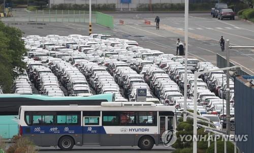 차량용 반도체 부족에 지난 5월 휴업한 현대차 공장  [연합뉴스 자료사진]