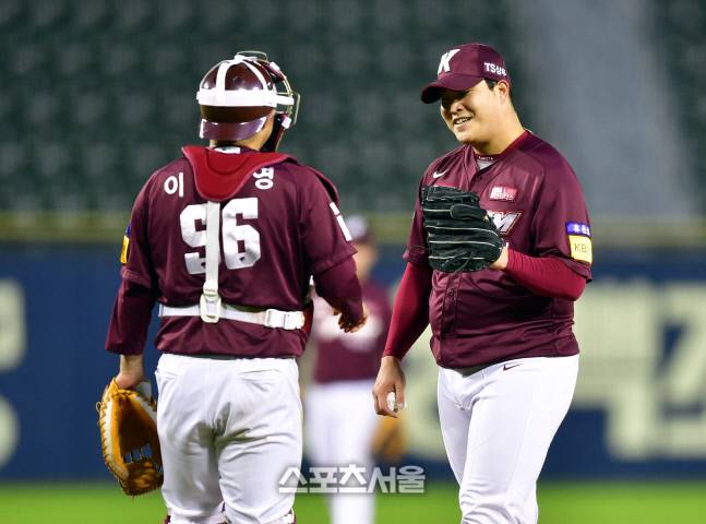 키움 조상우가 19일 잠실야구장에서 열리는 2021프로야구 LG와 경기 8회말 2사후 강판되고 있다. 잠실 | 강영조기자 kanjo@sportsseoul.com