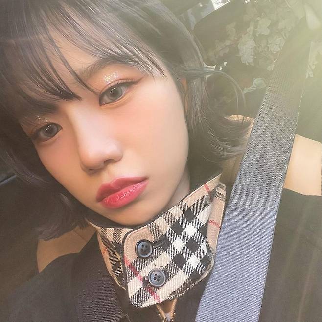 Jo Yu-ri from the group IZ*ONE showed off the perfect visual and led the netizens attention.On the 18th, Jo Yu-ri posted several photos of Toyota emoticons along with an article entitled I was leaving yesterday to pretend to be today through personal instagram.Jo Yu-ri in the public photo is taking a selfie in Toyota, especially his distinctive features and cute expressions, which attracted the admiration of those who harmonized.The netizens who saw this had various reactions such as I am warm because I am cold these days, I know it is yesterday, I am pretty and so pretty.On the other hand, Jo Yu-ri made a comeback with his first single album GLASSY on the 7th.iMBC  Photo Source Jo Yu-ri Instagram