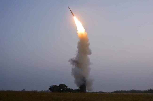 북한이 새로 개발한 반항공미사일을 시험발사했다고 노동당 기관지 노동신문이 지난 1일 밝혔다.