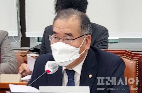 ▲19일 이개호의원이 수협중앙회 국정감사에서 수협은행의 안이한 경영을 지적했다. ⓒ프레시안(김형진)