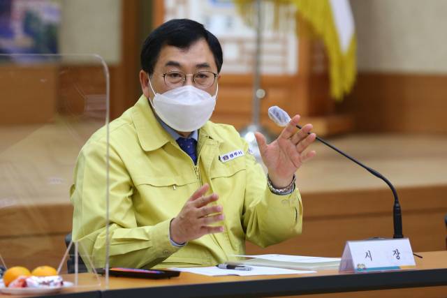 ▲정부의 ‘혁신도시 시즌2’에 발맞춰 원자력·문화재·관광 관련 공공기관 유치에 만전을 다해 줄 것을 당부하고 있는 주낙영 경주시장 ⓒ경주시청 제공