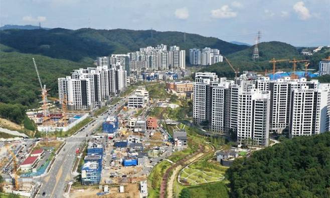 경기도 성남시 분당구 대장동 개발사업 현장에서 건설 작업이 한창 진행되고 있다. 뉴시스