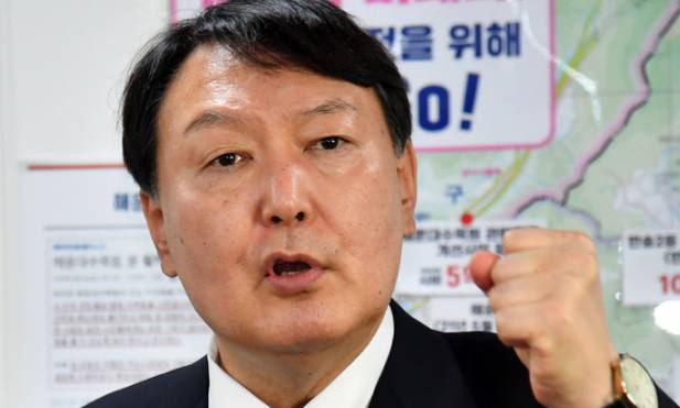 윤석열 국민의힘 대통령선거 경선 후보가 19일 오전 부산 해운대구 해운대을 당원협의회를 방문, 지지를 호소하는 발언을 있다. 부산=뉴시스