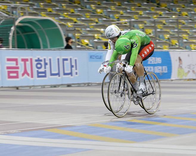 대상경륜 특선결승 골인장면.