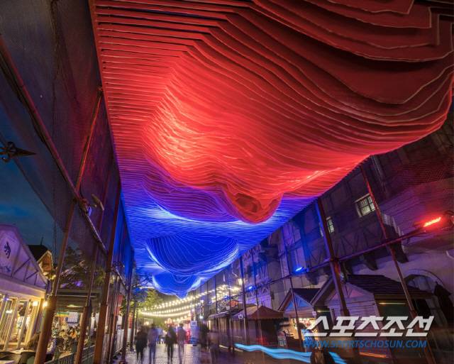 에버랜드 할로윈 블러드시티 거대한 얼굴 형상 터널.