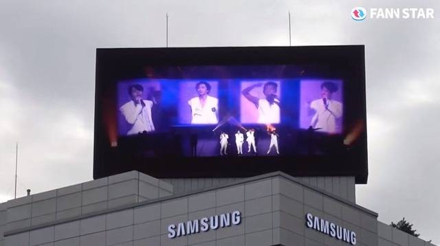 "태사자 데뷔 24주년 축하해" 20일 그룹 태사자의 데뷔 24주년을 맞아 서울 강남구 도산대로 학일빌딩 전광판에서 축하 영상이 상영 중이다. /팬앤스타