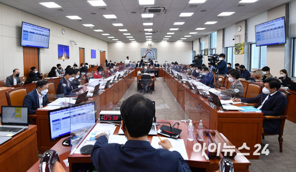 20일 오전 서울 여의도 국회에서 과학기술정보방송통신위원회의 과학기술정보통신부 종합감사가 진행되고 있다. [사진=김성진 의원]