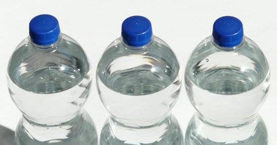 지난18일 서울의 한 회사에서 생수병에 담긴 물을 마신 남녀 직원 2명이 쓰러져 경찰이 수사에 나섰다. 기사와 관련없는 사진 [중앙포토]