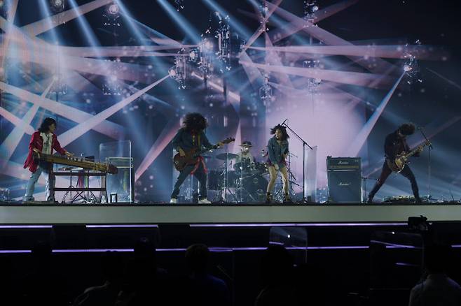 밴드 ‘카디’가 슈퍼밴드2 파이널 무대에서 공연하는 모습. JTBC 제공