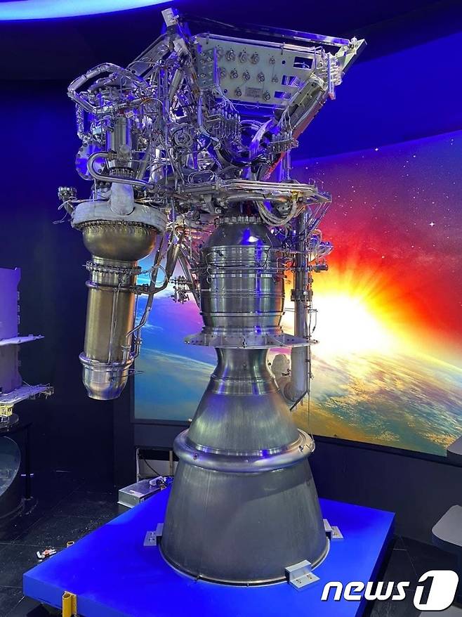 한화는 오는 19~23일 경기도 성남시 서울공항에서 열리는 ' 서울 ADEX 2021' 전시회에서 누리호의 심장 ‘75톤 액체로켓 엔진’ 실물을 전시한다 /사진=뉴스1(한화 제공)