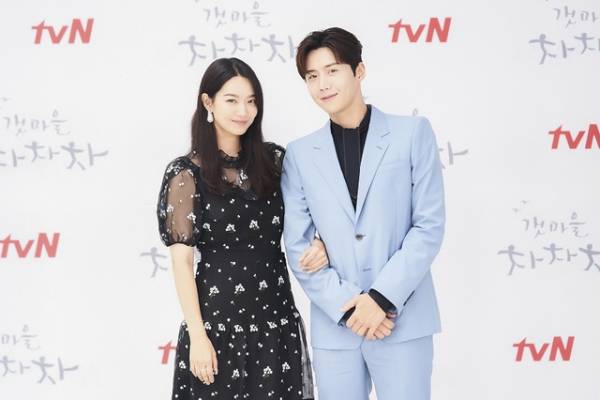 배우 김선호가 사생활 논란을 인정하고 사과한 가운데 A씨의 폭로글이 재조명되고있다. /사진=tvN 제공