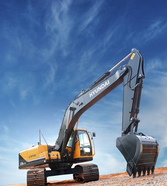 현대건설기계가 지난 7월부터 브라질 최대 건설장비 렌탈업체 아르막(ARMAC)에 인도 중인 22톤급 굴착기(모델명 R220LC-95SB) [현대건설기계 제공]