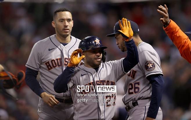 ▲ 동점 홈런을 친 호세 알투베