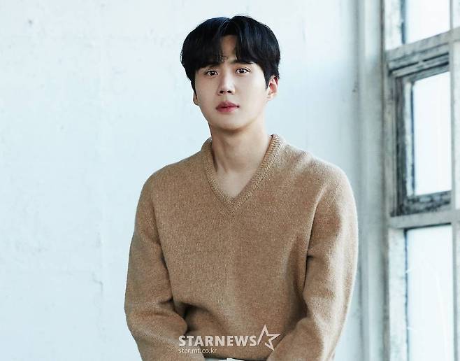 As a result of the 20th coverage, Kim Seon-hos September contract termination is unfounded. Kim Seon-ho still has a considerable contract with Salt Entertainment.Kim Seon-ho is set to reveal his position in person soon.On the 18th, A posted an article in an online community claiming that he was the ex-girlfriend of KActor and that K was going to marry and marry abortion and eventually received a farewell notice.Some speculated that K Actor is not Kim Seon-ho, and the controversy grew.We are currently aware of the facts of the anonymous article, Salt Entertainment said in an official statement on the 19th. We are asking you to wait a little longer as the facts have not yet been clearly confirmed, he said. I sincerely apologize for the inconvenience.moon wan-sik