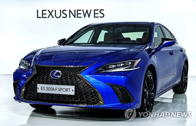 렉서스코리아, 프리미엄 하이브리드 세단 'New ES' 출시 (서울=연합뉴스) 렉서스코리아가 27일 프리미엄 하이브리드 세단 'New ES'의 온라인 출시 행사를 갖고 본격적인 판매에 들어간다고 밝혔다. 2021.9.27 
    [렉서스코리아 제공. 재판매 및 DB 금지] photo@yna.co.kr