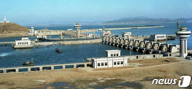 (평양 노동신문=뉴스1) = 북한 남포시에 있는 서해갑문. (자료사진) [국내에서만 사용가능. 재배포 금지. DB 금지. For Use Only in the Republic of Korea. Redistribution Prohibited] rodongphoto@news1.kr