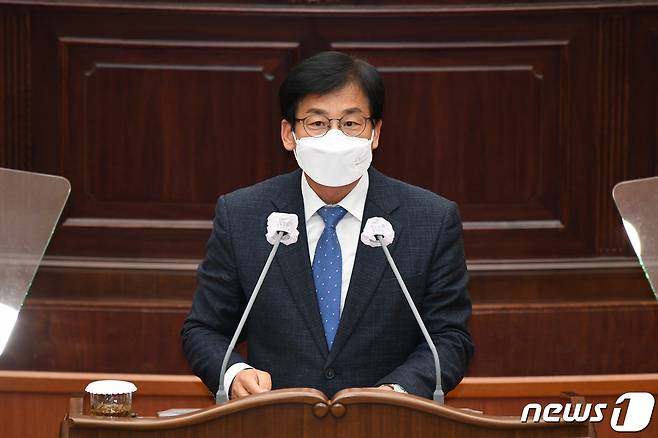 김해 진영지역에 고등학교 신설이 시급한 것으로 조사됐다. 사진은 김호대 경남도의원. (경남도의회 제공) © 뉴스1