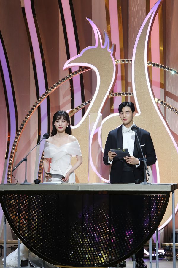 Seoul Drama Awards 2021 was held online on the afternoon of the 21st.Park Eun-bin and Cha Eun-woo are on the way. 2021.10.21.