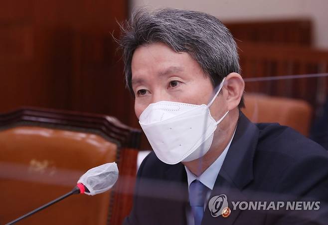 답변하는 이인영 통일부 장관 [국회사진기자단] jeong@yna.co.kr