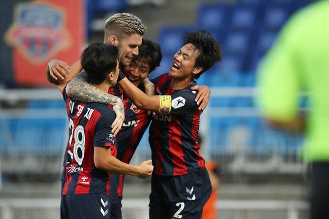 창단 첫 파이널A 진입을 노리는 수원FC. 사진=프로축구연맹